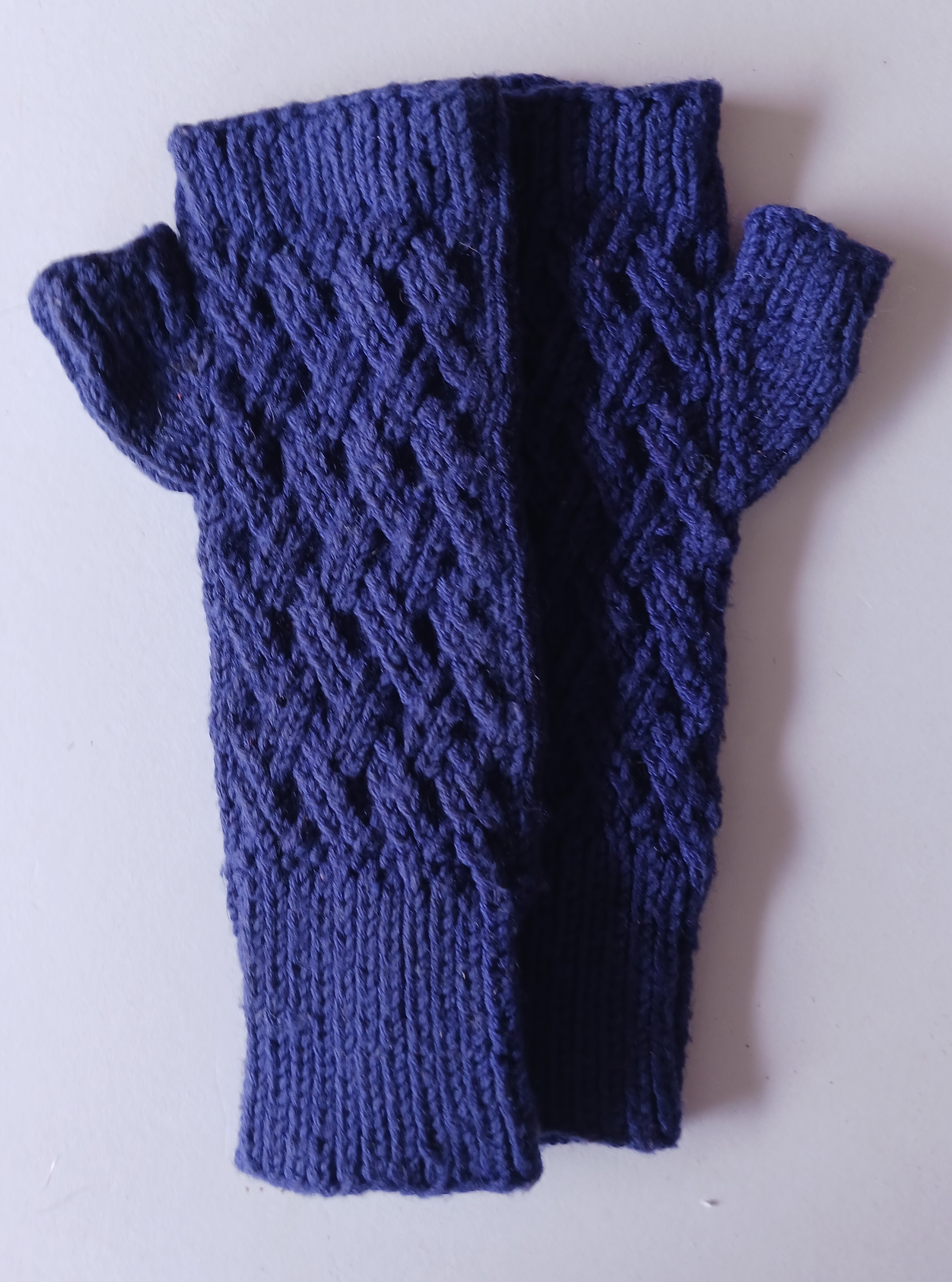 blue gloves1